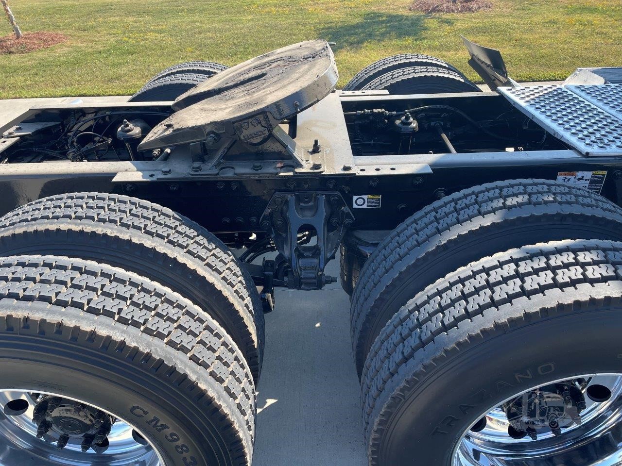 2019 Kenworth T680 - Image 9